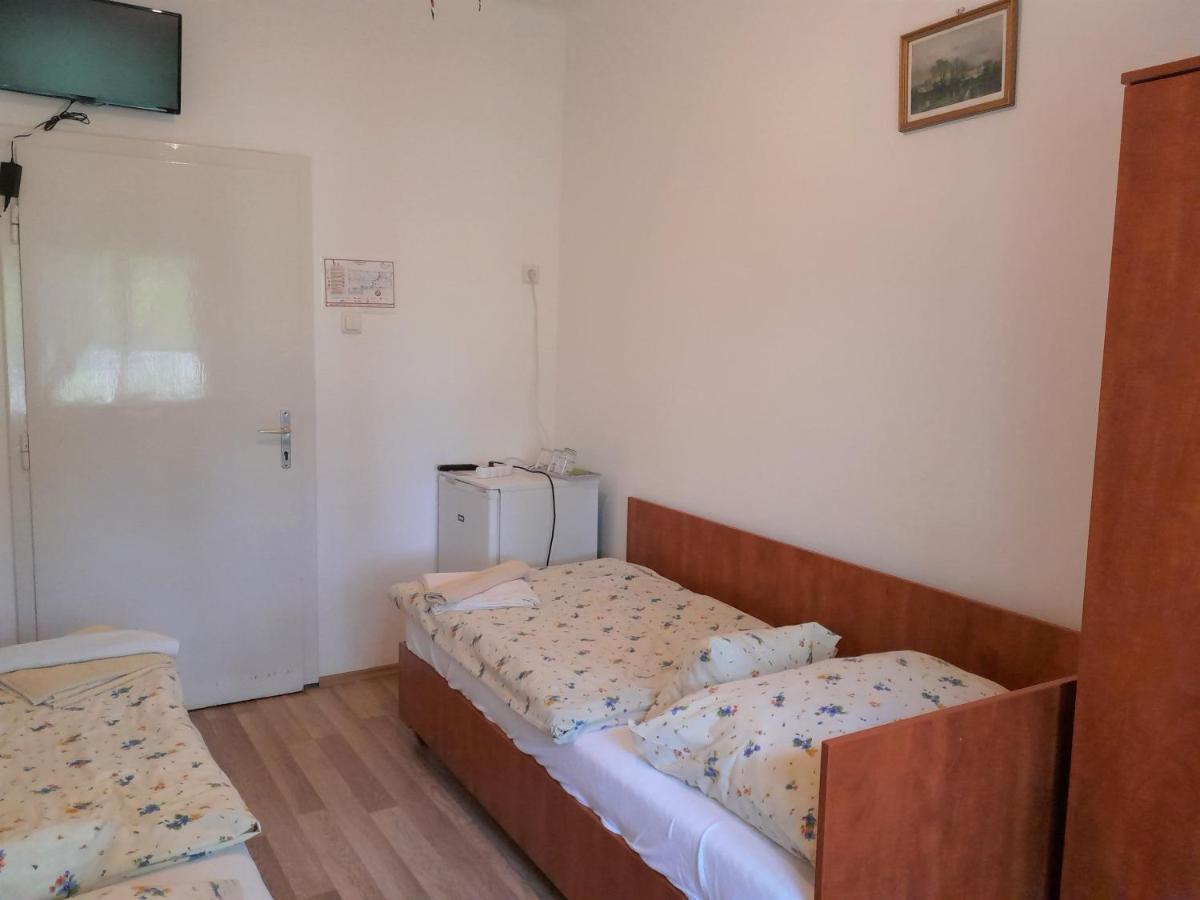 Boglar-Coop Ueduelo Aparthotel Balatonboglár Екстериор снимка